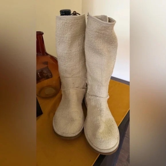 Cream Lace-Up Women's Boots by UGG SZ 8 - Picture 3 of 4